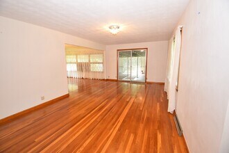 9961 Rosehill Rd in Berrien Springs, MI - Building Photo - Building Photo