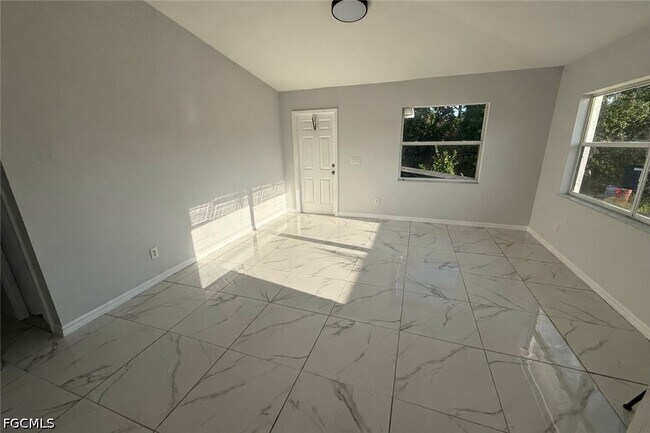 953 Eisenhower Blvd in Lehigh Acres, FL - Building Photo - Building Photo