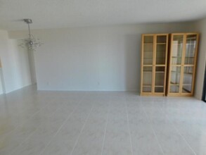 7370 S Oriole Blvd in Delray Beach, FL - Building Photo - Building Photo