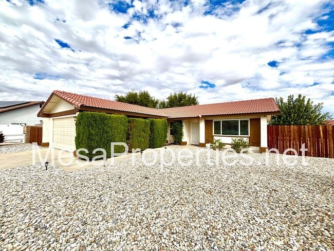 18390 Mead Ln in Victorville, CA - Building Photo - Building Photo