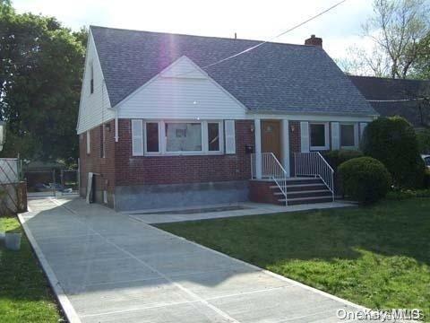 1987 Lakeville Rd in New Hyde Park, NY - Building Photo