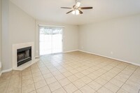 28719 Loddington St in Spring, TX - Foto de edificio - Building Photo