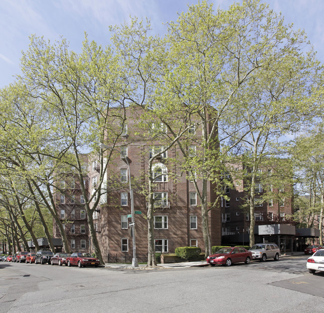 Crestwood Apartment in Kew Gardens, NY - Building Photo - Building Photo