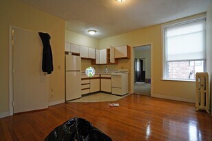 1120 Commonwealth Ave, Unit 8 in Boston, MA - Building Photo