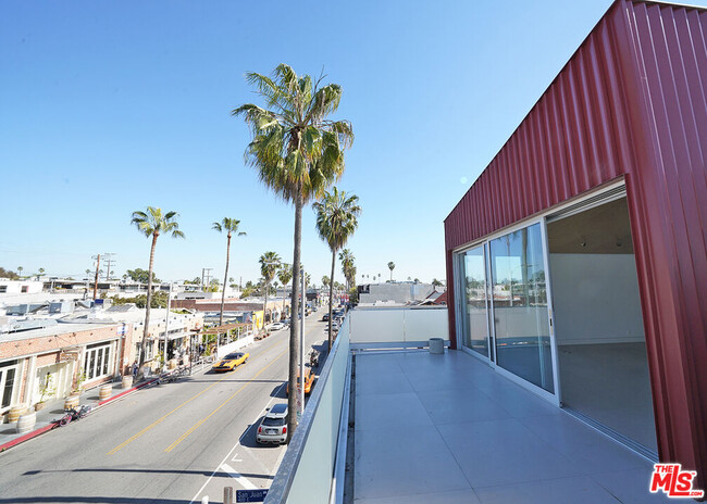 1134 Abbot Kinney Blvd in Los Angeles, CA - Building Photo - Building Photo