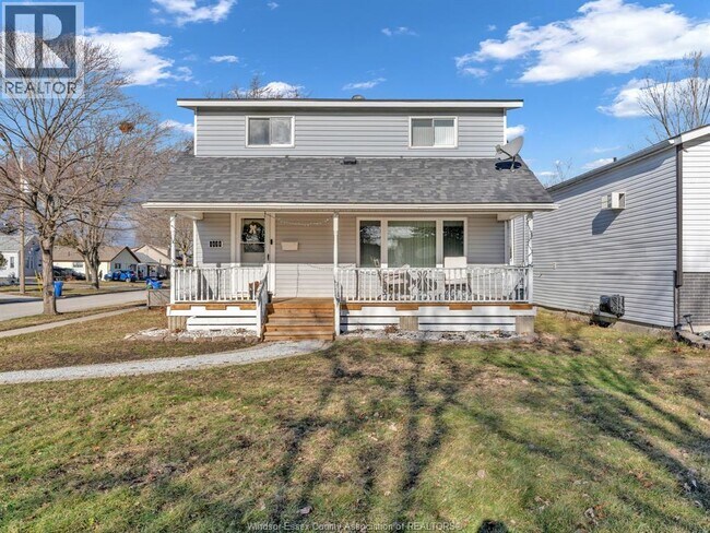 8060 HANDY in Windsor, ON - Foto de edificio - Building Photo