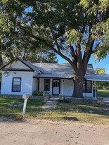 105 E Evans St in Leander, TX - Building Photo