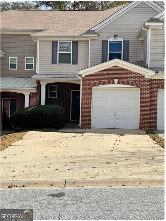 106 Ellis Drive in Conyers, GA - Foto de edificio