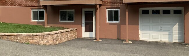 300 Ketchamtown Rd, Unit C10 in Wappingers Falls, NY - Foto de edificio - Building Photo