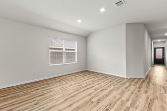 15011 Maskette Ave in San Antonio, TX - Building Photo - Building Photo