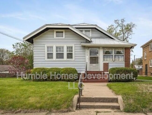 property at 915 15th St