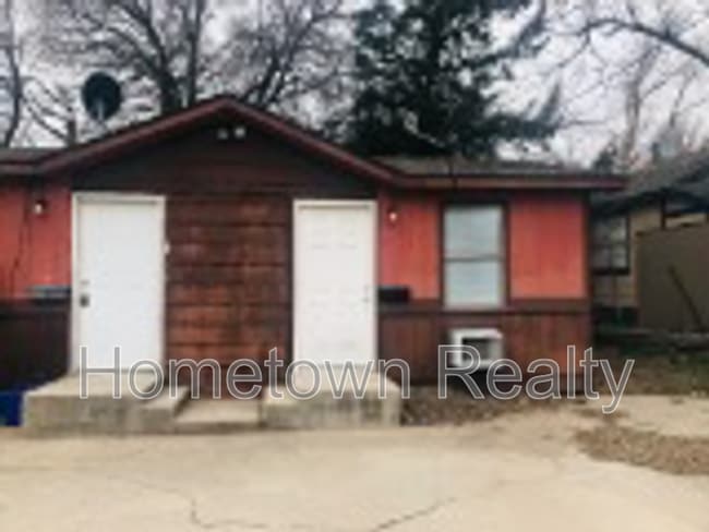property at 1225 S Lee Ave