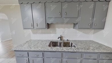 4808 NE 47th St in Kansas City, MO - Foto de edificio - Building Photo