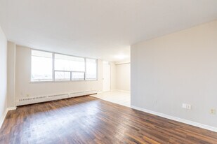 11 Kendale Court Apartments in Hamilton, ON - Building Photo