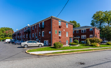 476 Joralemon St in Belleville, NJ - Building Photo - Building Photo