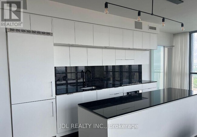 110-3110 Charles St E in Toronto, ON - Building Photo - Building Photo