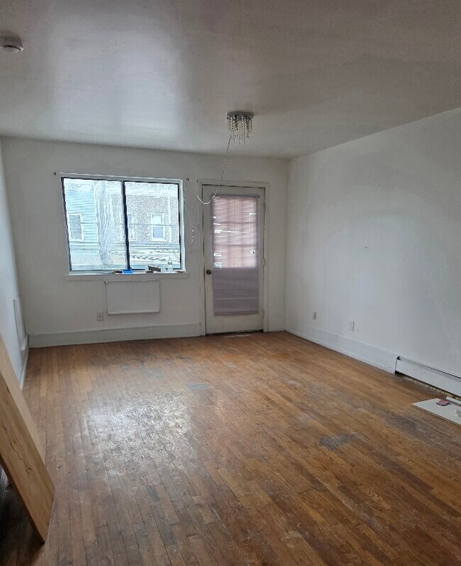 108-13 49th Ave, Unit 2nd Floor in Queens, NY - Building Photo - Building Photo