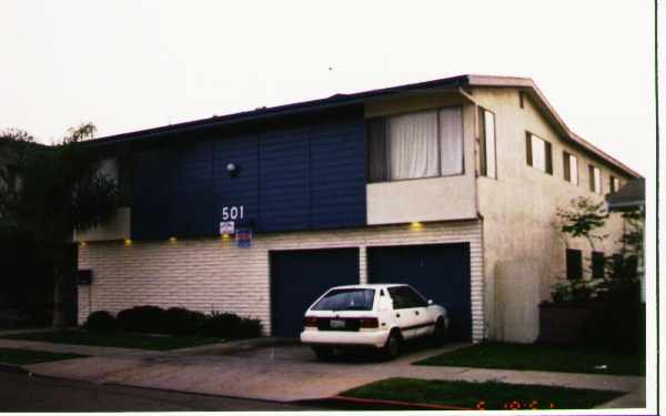 Temple Apartments in Long Beach, CA - Foto de edificio - Building Photo