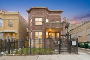 4742 N Sawyer Ave, Unit 2 in Chicago, IL - Building Photo