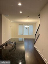 805 Lakeview Ct in King of Prussia, PA - Foto de edificio - Building Photo