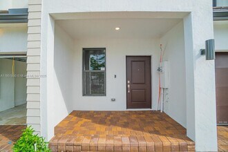 207 SW 159th Ter in Pembroke Pines, FL - Building Photo - Building Photo