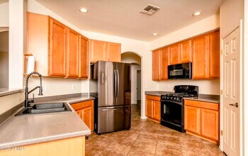 8339 W Molly Ln in Peoria, AZ - Foto de edificio - Building Photo