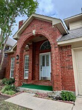 417 Moonlight Way in Irving, TX - Building Photo - Building Photo