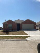 151 Bandana Cir in Newark, TX - Building Photo