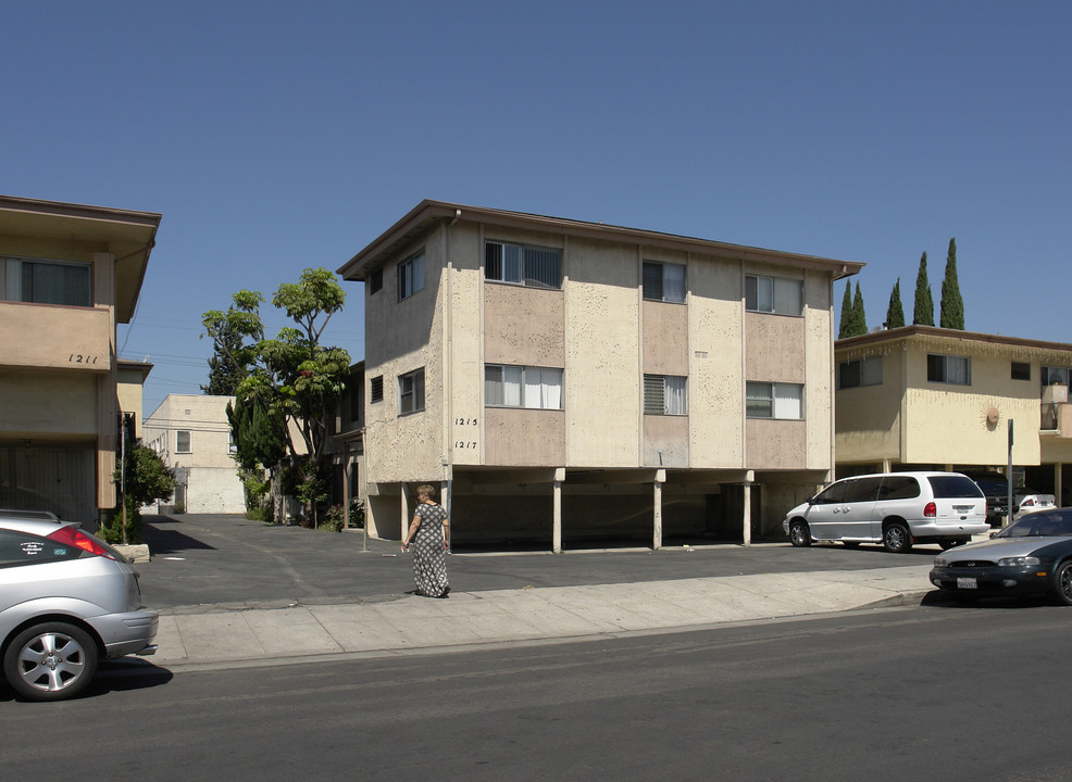 1215 Tamarind Ave in Los Angeles, CA - Building Photo