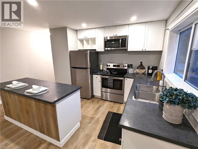 371 Margaret Ave in Kitchener, ON - Building Photo - Building Photo