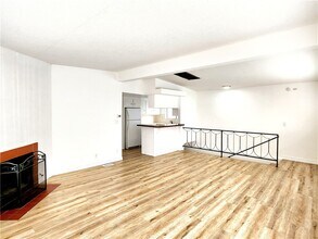 326 10th Pl in Manhattan Beach, CA - Building Photo - Building Photo