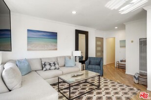 2101 Ocean Ave in Santa Monica, CA - Building Photo
