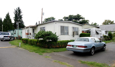 Oak Leaf Mobile Home Park in Portland, OR - Building Photo - Building Photo