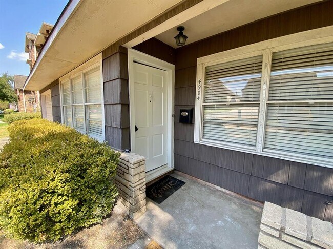 4904 Tamarisk St in Bellaire, TX - Building Photo - Building Photo