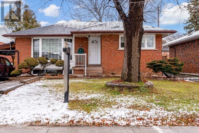 property at 44 Shrewsbury Square