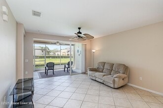 400 Trotter Ln, Unit 102 in Melbourne, FL - Foto de edificio - Building Photo