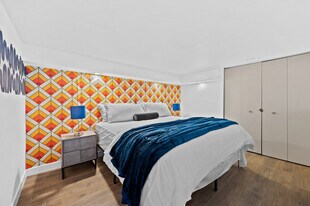 10366 Eastborne Ave in Los Angeles, CA - Building Photo