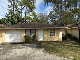 1119 Goldenrod Rd in Wellington, FL - Building Photo