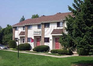 Hidden Creek in Rochester, NY - Building Photo - Building Photo