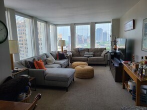 444 W Fullerton Pky, Unit 1208 in Chicago, IL - Building Photo - Building Photo