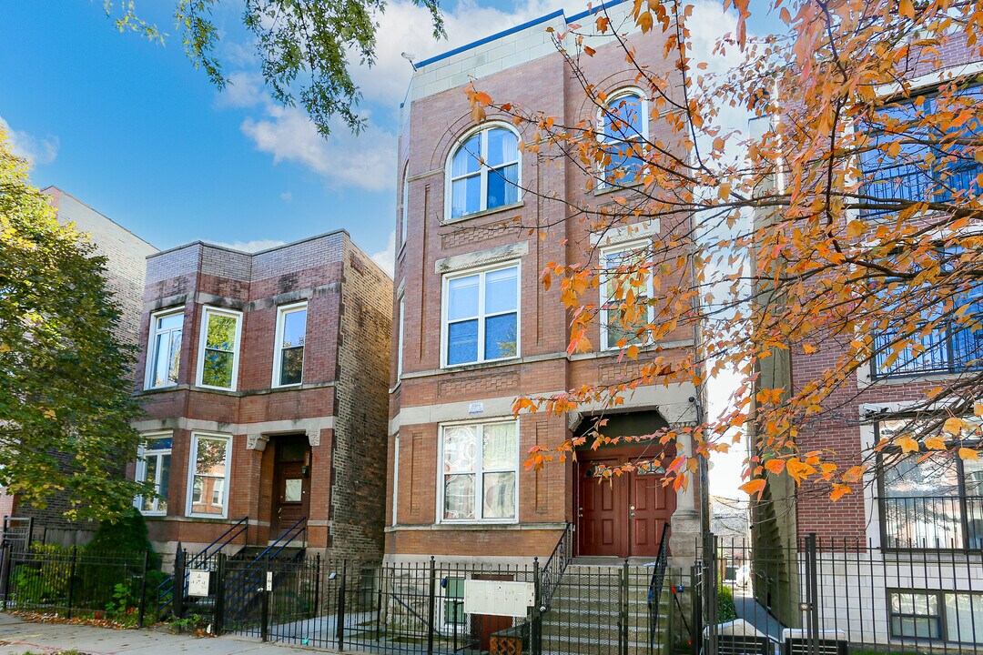 2613 W Evergreen Ave, Unit # 01F in Chicago, IL - Foto de edificio