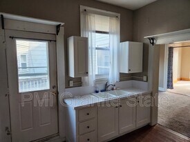 97 W Pearl St in Nashua, NH - Building Photo