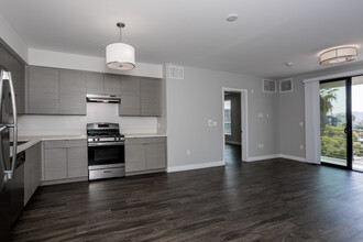 5500 NOHO in North Hollywood, CA - Building Photo - Interior Photo