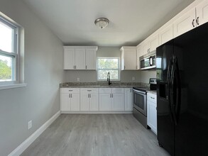 2704 E Columbus Dr in Tampa, FL - Building Photo - Building Photo