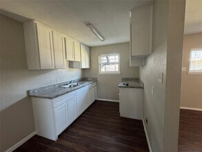 4706 Yellowstone Blvd, Unit 12 in Houston, TX - Building Photo - Building Photo