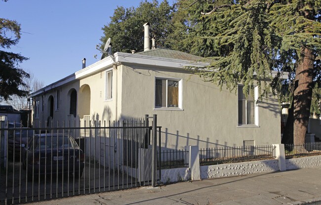 3759 Brookdale Ave in Oakland, CA - Building Photo - Building Photo