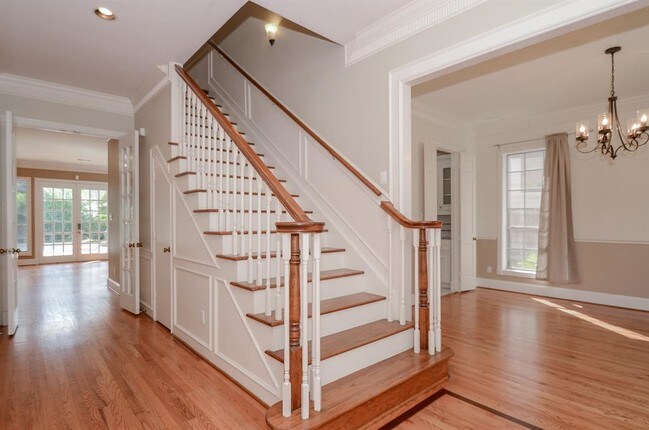 4813 Holly St in Bellaire, TX - Foto de edificio - Building Photo