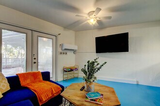 311 16th Ave, Unit SI ID1475817P in Indian Rocks Beach, FL - Foto de edificio - Building Photo