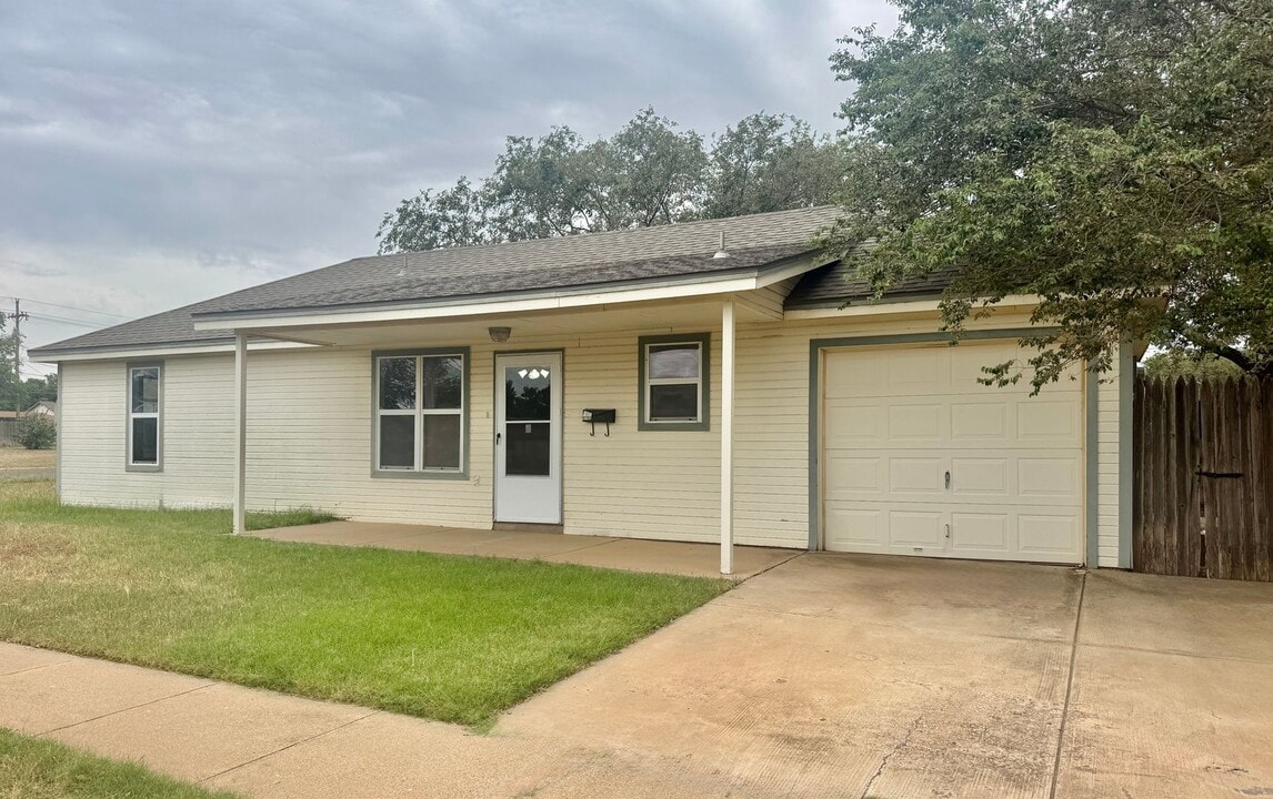 5102 36th St in Lubbock, TX - Building Photo