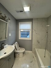 10 Lester St in West Haven, CT - Building Photo - Building Photo